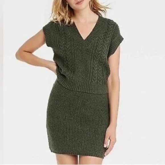 Universal Thread Sweaters - Universal Thread Green Knit Sweater Skirt and Cabled Sweater Vest Set Size Small